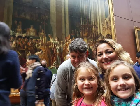 Privat familieguide viser Louvre-mesterværker til børn og forældre